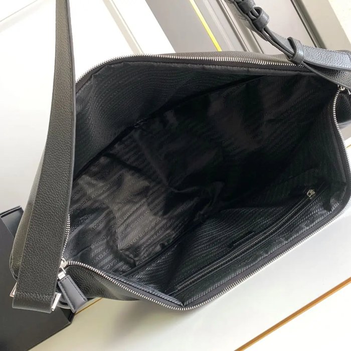 PRADA 2VY007 オールレザー大トライアングルバッグ サイズ:60x31x28cm