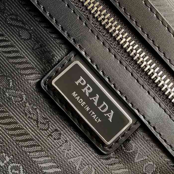 PRADA 2VY007 オールレザー大トライアングルバッグ サイズ:60x31x28cm