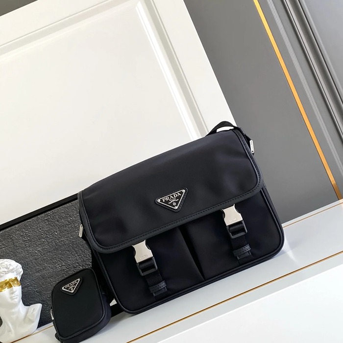 PRADA 2VD769 ナイロンメッセンジャー サイズ:26x20x10cm PRADA 2VD769 ナイロンメッセンジャー サイズ:26x20x10cm