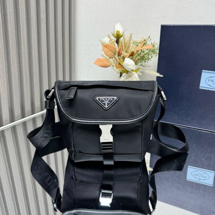 PRADA 2VD070 メッセンジャー ミニ サイズ:16x16cm