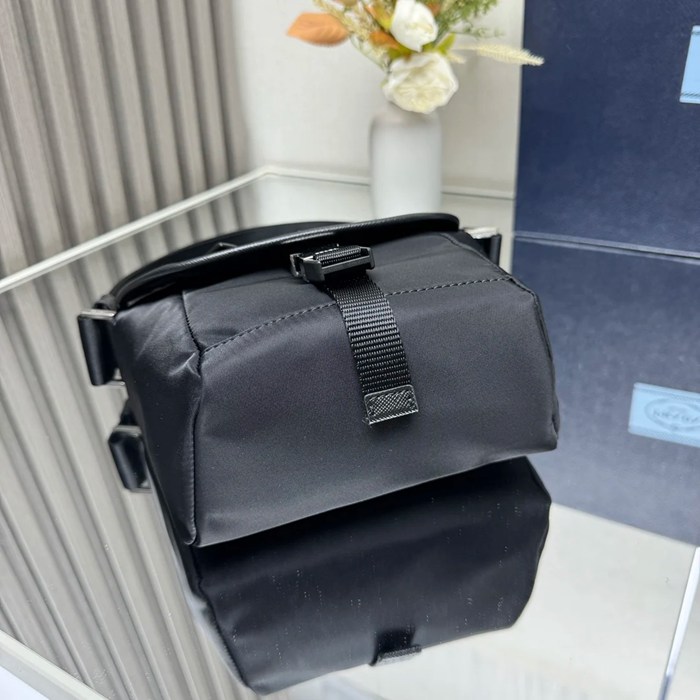 PRADA 2VD070 メッセンジャー ミニ サイズ:16x16cm