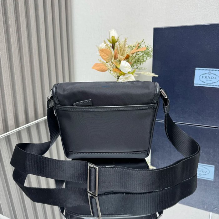 PRADA 2VD070 メッセンジャー ミニ サイズ:16x16cm