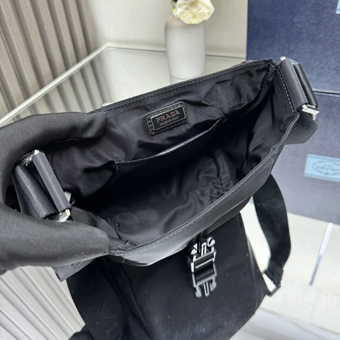 PRADA 2VD070 メッセンジャー ミニ サイズ:16x16cm