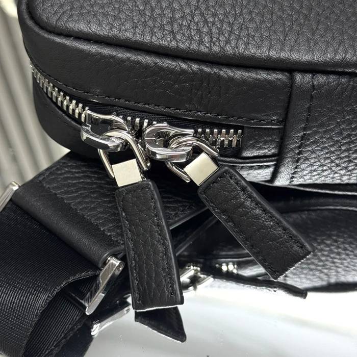 PRADA 2VH184 胸バッグ サイズ:19.5x13.5cm