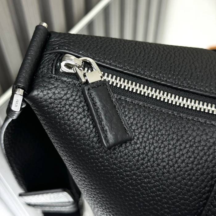 PRADA 2VH177 粒面レザーメッセンジャー サイズ:30x27.5x14cm