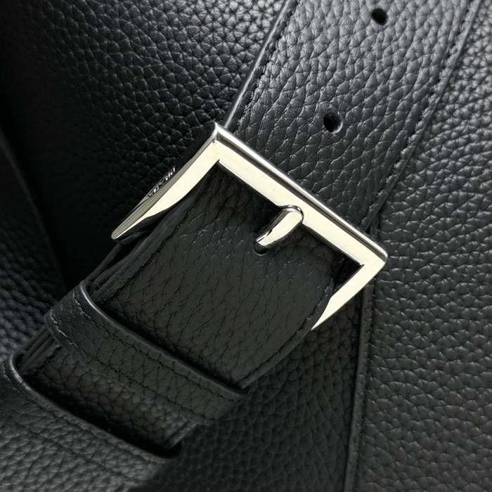PRADA 2VH177 粒面レザーメッセンジャー サイズ:30x27.5x14cm
