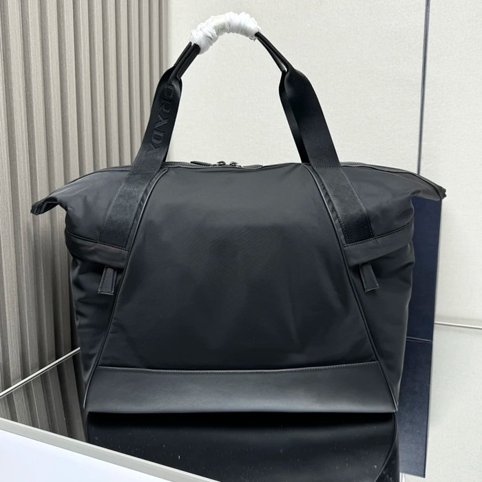 PRADA 2VC040B ナイロントラベルバッグ サイズ:44.5x40x24cm