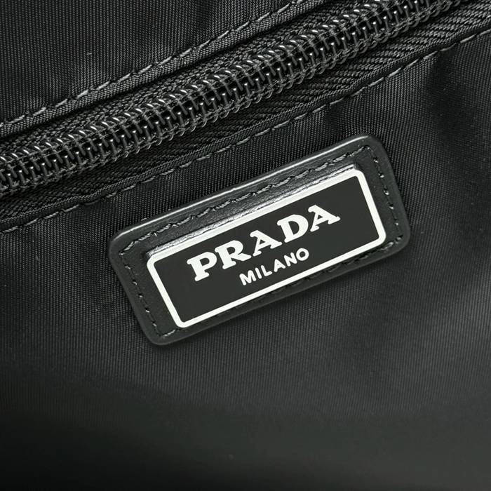 PRADA 2VC040B ナイロントラベルバッグ サイズ:44.5x40x24cm