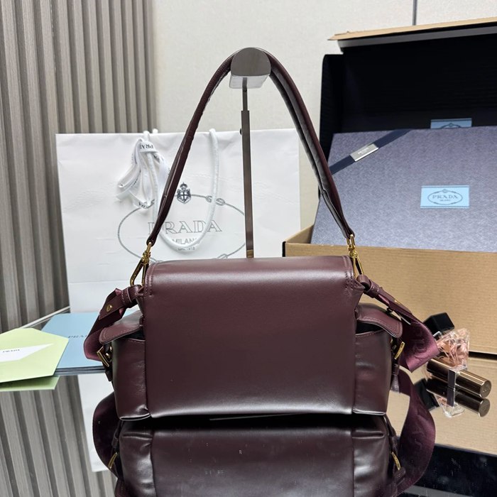 PRADA 1BD394 羊皮メッセンジャー ワインレッド サイズ:30x14x10cm