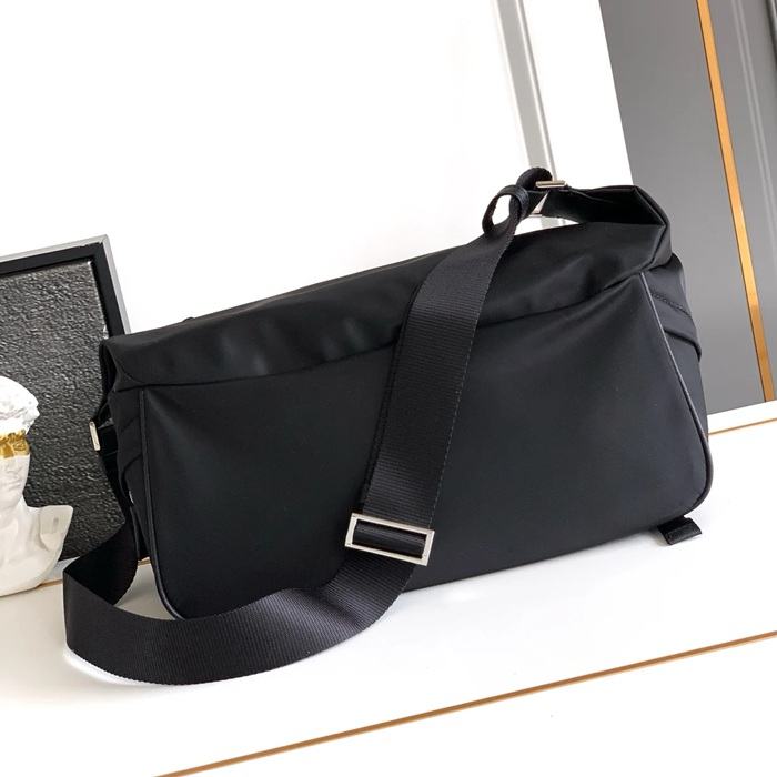 PRADA 2VH991 フラップショルダー メッセンジャー サイズ:32x18x16cm