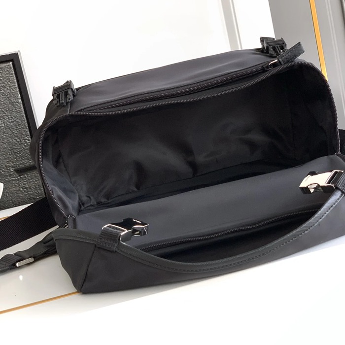 PRADA 2VH991 フラップショルダー メッセンジャー サイズ:32x18x16cm