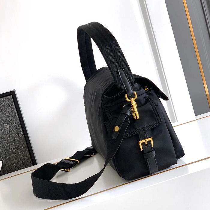 PRADA 1BD391 フラップメッセンジャー 大 サイズ:37.5x19x12cm