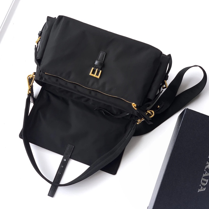 PRADA 1BD391 フラップメッセンジャー 大 サイズ:37.5x19x12cm