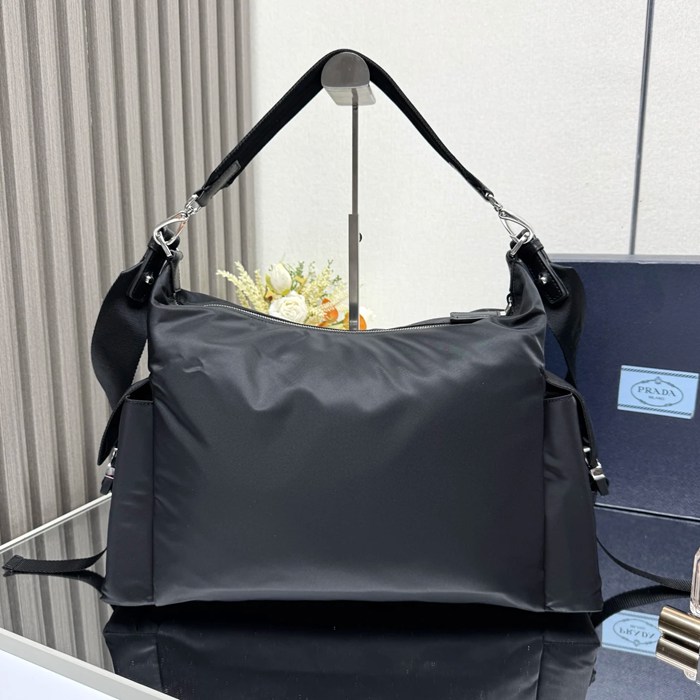 PRADA 2VH204 エクスプロアバッグ エクスプローラー サイズ:43x29.5x15cm