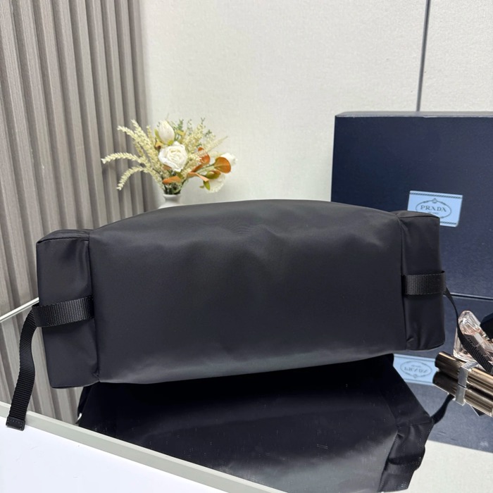 PRADA 2VH204 エクスプロアバッグ エクスプローラー サイズ:43x29.5x15cm