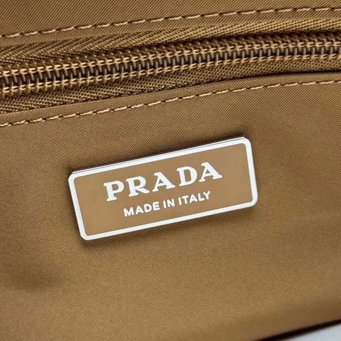 PRADA 1BD255 キルティングナイロンメッセンジャー 中 サイズ:30x21.5x12cm