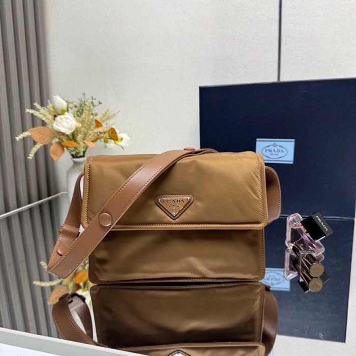 PRADA 1BD313 リナイロンショルダー 小 サイズ:23x16x11cm PRADA 1BD313 リナイロンショルダー 小 サイズ:23x16x11cm