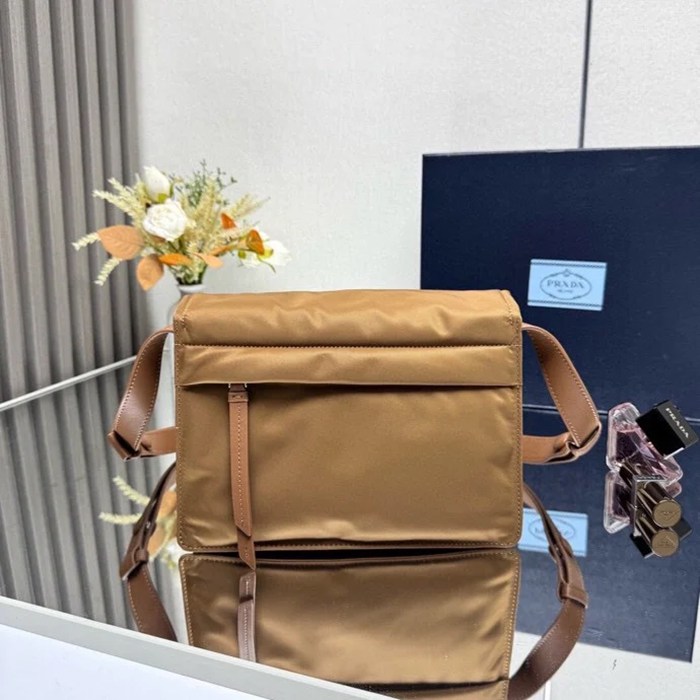 PRADA 1BD313 リナイロンショルダー 小 サイズ:23x16x11cm