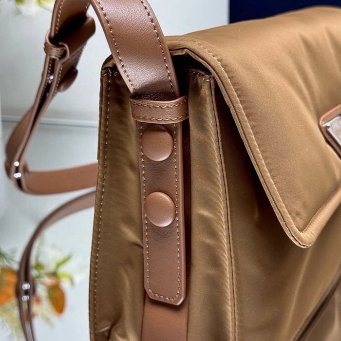 PRADA 1BD313 リナイロンショルダー 小 サイズ:23x16x11cm