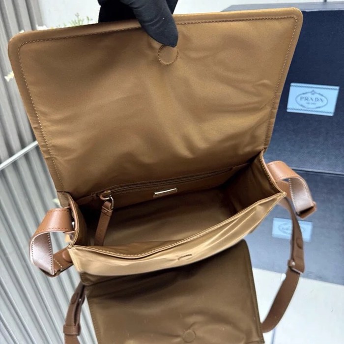 PRADA 1BD313 リナイロンショルダー 小 サイズ:23x16x11cm