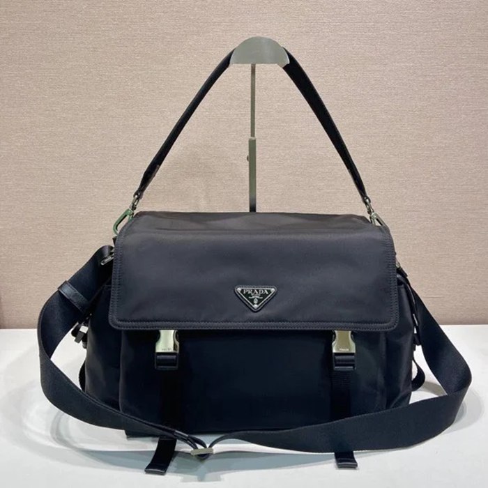 PRADA 2VD082 エクスプローラーナイロンメッセンジャー サイズ:42x22x20cm PRADA 2VD082 エクスプローラーナイロンメッセンジャー サイズ:42x22x20cm