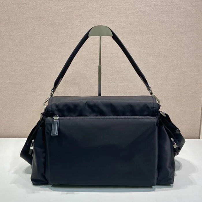 PRADA 2VD082 エクスプローラーナイロンメッセンジャー サイズ:42x22x20cm