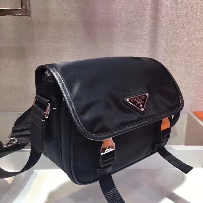 PRADA 2VD034 ナイロン3in1メッセンジャー サイズ:22x16x8.5cm