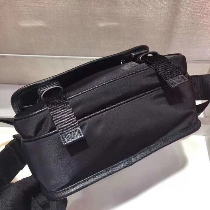 PRADA 2VD034 ナイロン3in1メッセンジャー サイズ:22x16x8.5cm