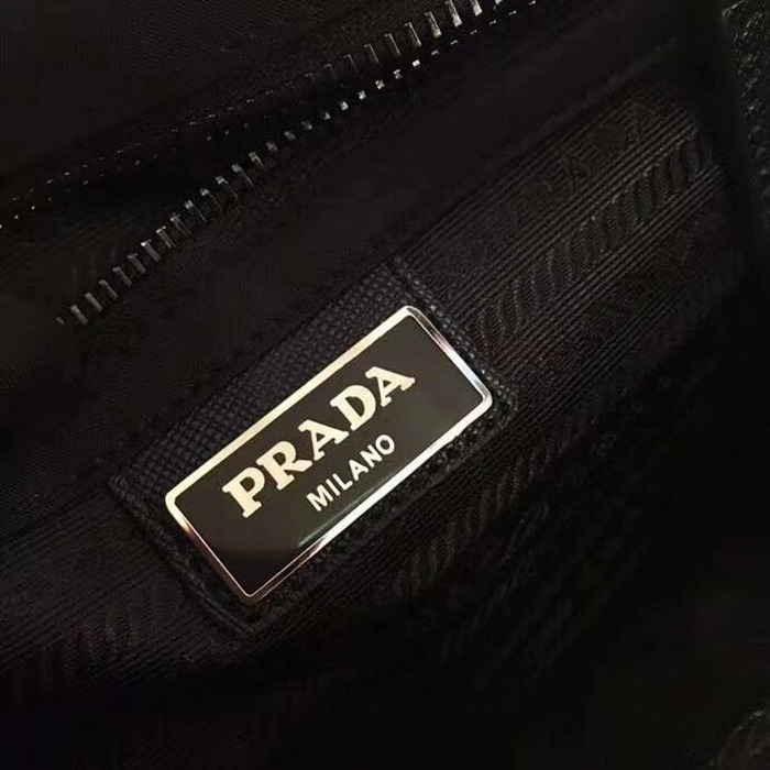 PRADA 2VD034 ナイロン3in1メッセンジャー サイズ:22x16x8.5cm