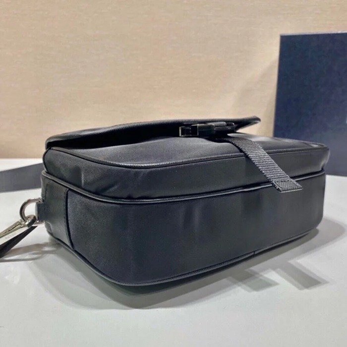 PRADA 2VH133B ナイロン3in1メッセンジャー サイズ:22x16cm