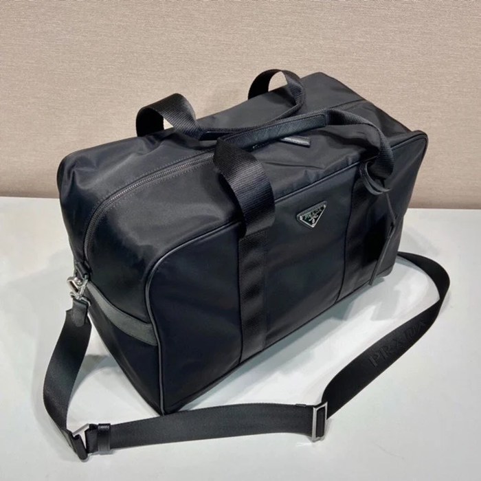 PRADA 2VC796A ナイロントラベルバッグ 取り外し可能ストラップ サイズ:44x28x23cm