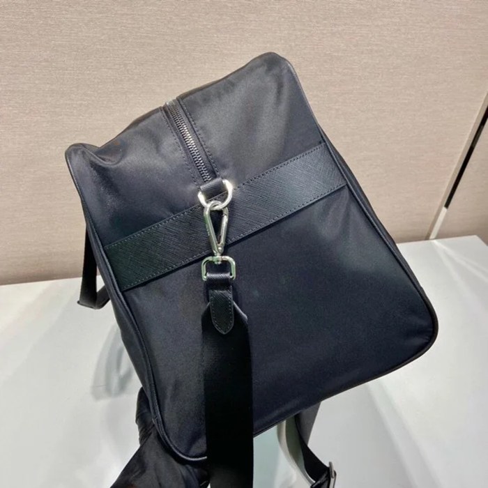 PRADA 2VC796A ナイロントラベルバッグ 取り外し可能ストラップ サイズ:44x28x23cm