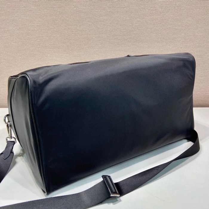 PRADA 2VC796A ナイロントラベルバッグ 取り外し可能ストラップ サイズ:44x28x23cm