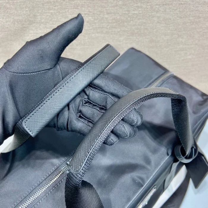 PRADA 2VC796A ナイロントラベルバッグ 取り外し可能ストラップ サイズ:44x28x23cm