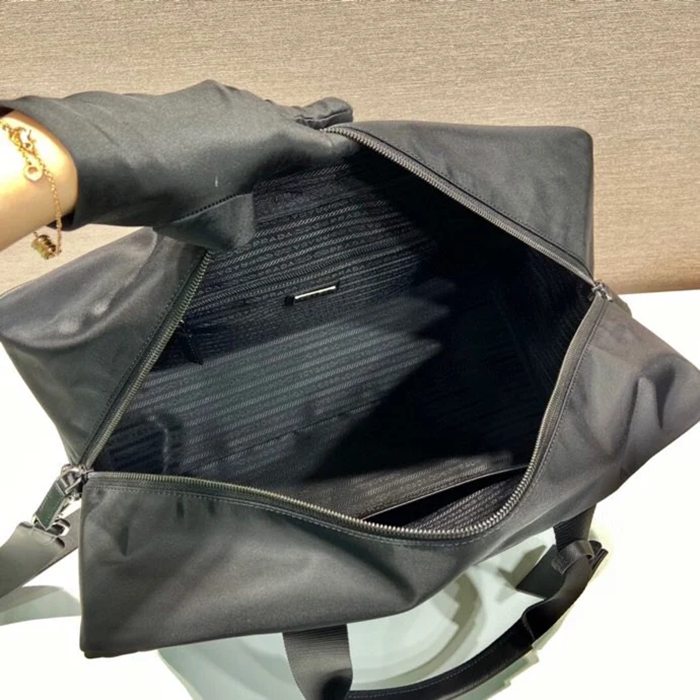 PRADA 2VC796A ナイロントラベルバッグ 取り外し可能ストラップ サイズ:44x28x23cm