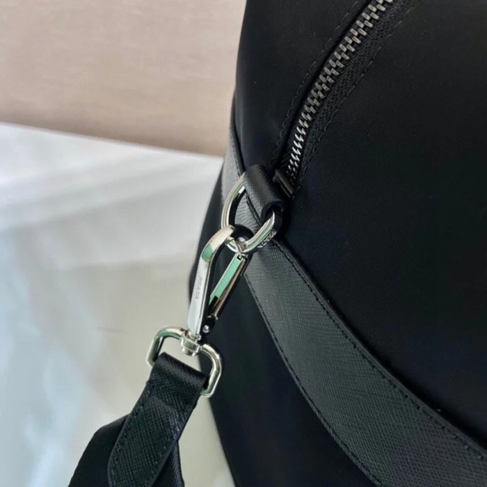 PRADA 2VC796A ナイロントラベルバッグ 取り外し可能ストラップ サイズ:44x28x23cm