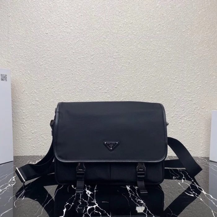 PRADA 2VD768 ナイロンフラップ斜め掛け サイズ:32x24x12cm PRADA 2VD768 ナイロンフラップ斜め掛け サイズ:32x24x12cm