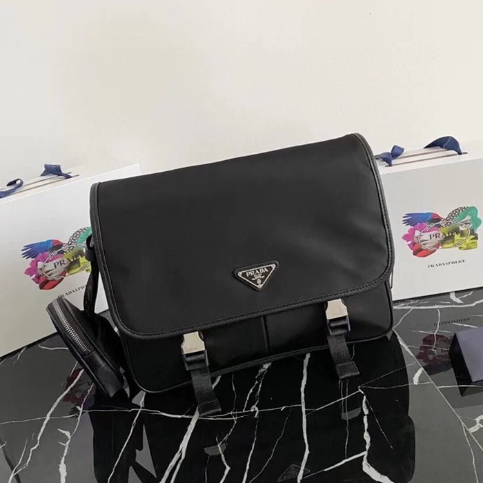 PRADA 2VD768B ナイロンフラップ斜め掛け サイズ:32x24x12cm PRADA 2VD768B ナイロンフラップ斜め掛け サイズ:32x24x12cm