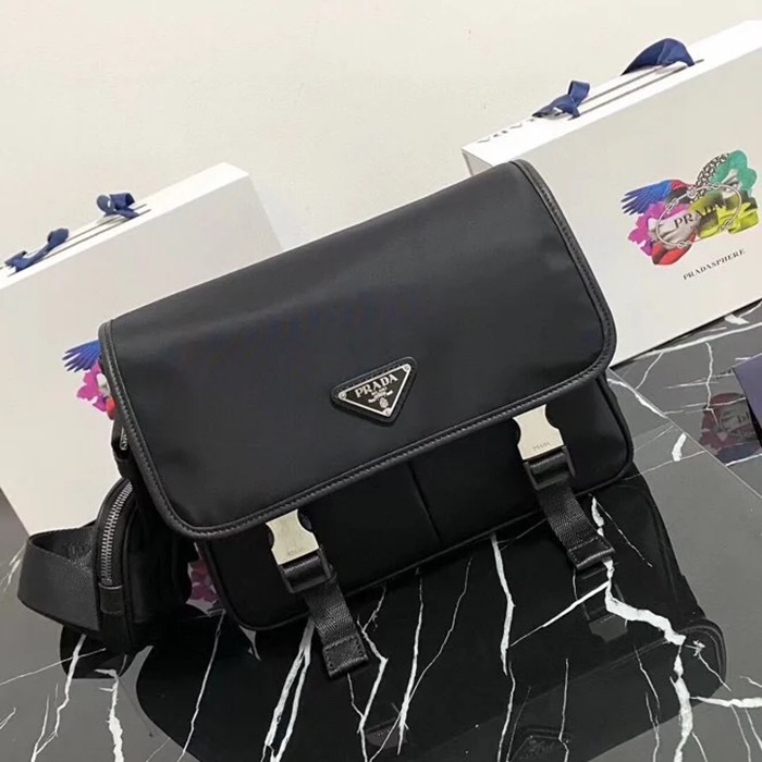 PRADA 2VD769B ナイロンフラップ斜め掛け 中 サイズ:26x20x10cm