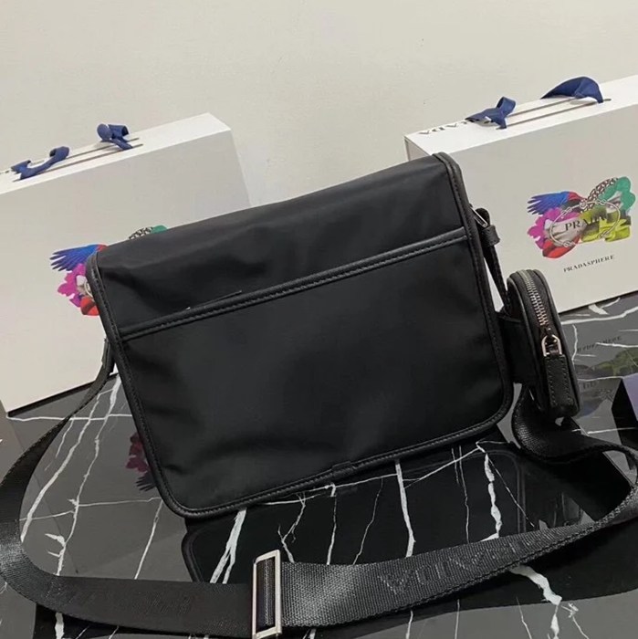 PRADA 2VD769B ナイロンフラップ斜め掛け 中 サイズ:26x20x10cm