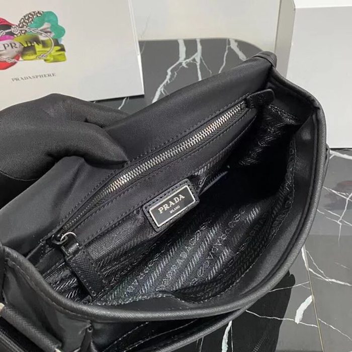 PRADA 2VD769B ナイロンフラップ斜め掛け 中 サイズ:26x20x10cm