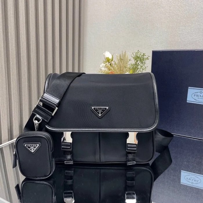 PRADA 2VD769A ナイロンフラップ斜め掛け サイズ:26x20x10cm PRADA 2VD769A ナイロンフラップ斜め掛け サイズ:26x20x10cm