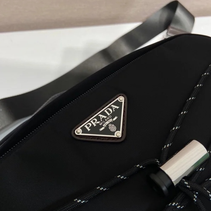 PRADA 2VH201 リナイロンメッセンジャー サイズ:30x22x10cm