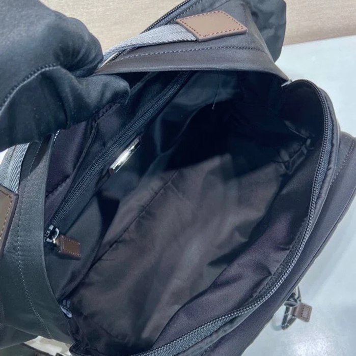PRADA 2VH201 リナイロンメッセンジャー サイズ:30x22x10cm