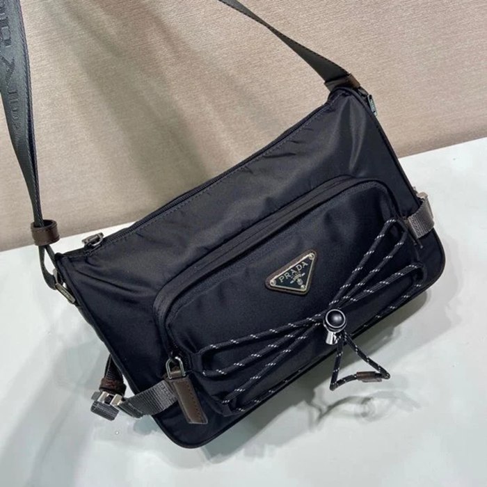 PRADA 2VH192 リナイロンメッセンジャー サイズ:28x17.5x10cm