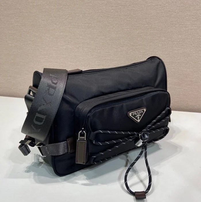 PRADA 2VH192 リナイロンメッセンジャー サイズ:28x17.5x10cm