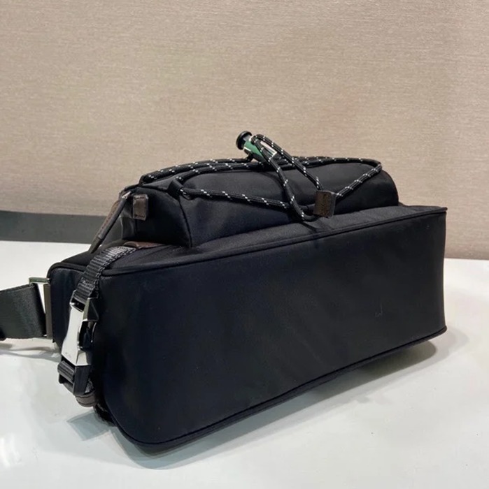 PRADA 2VH192 リナイロンメッセンジャー サイズ:28x17.5x10cm