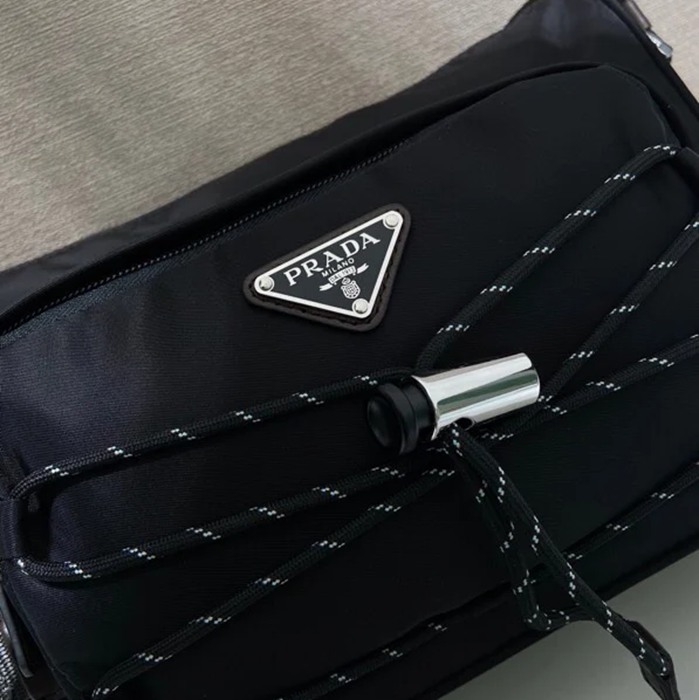 PRADA 2VH192 リナイロンメッセンジャー サイズ:28x17.5x10cm