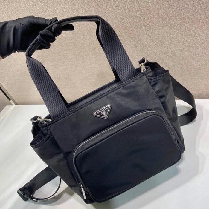 PRADA 1BG582 ナイロンマミーバッグ 斜め掛け サイズ:26x22x13cm