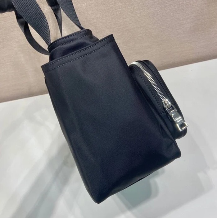 PRADA 1BG582 ナイロンマミーバッグ 斜め掛け サイズ:26x22x13cm